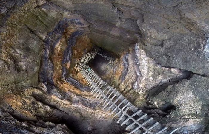 मेघालय: कोयला खदान में 6 मज़दूर मरे