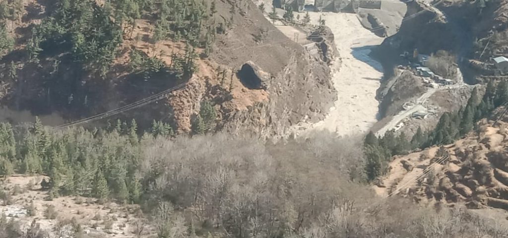 उत्तराखंड ग्राउंड जीरो से चश्मदीद की पहली रिपोर्ट: 30-40 लोग मलबे में दबते देखे और कुछ पानी में बह गये