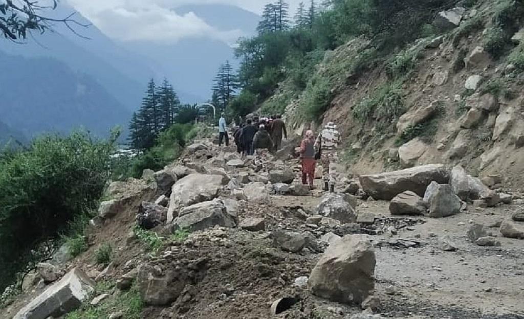 पहाड़ी दरकने की घटना में हिमाचल के किन्नौर में 9 पर्यटकों की मौत