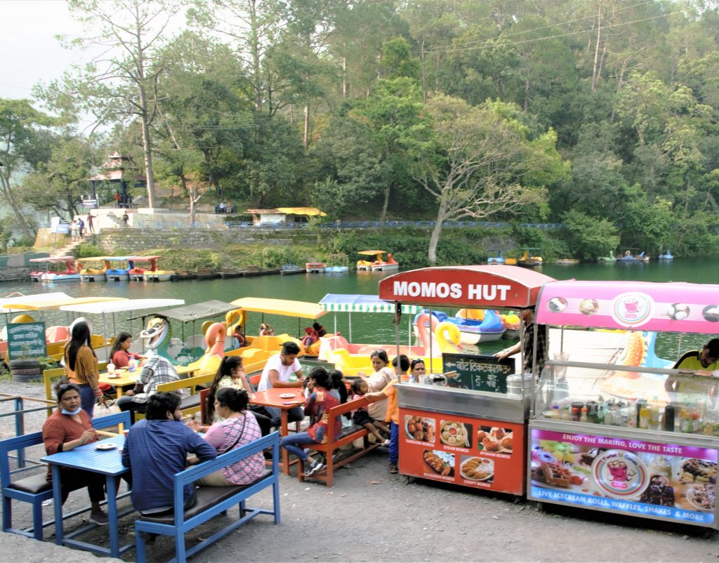 संकट में झीलों की नगरी