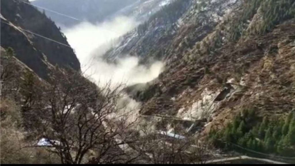 रैणी पर भूस्खलन का खतरा बरकरार, गांव को नई जगह बसाने की सिफारिश: रिपोर्ट