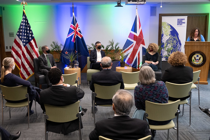 जीवाश्म ईंधन उत्पादन के इरादे 1.5 डिग्री के वादे से मेल नहीं खाते