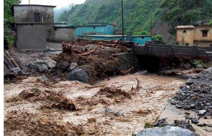 अतिवृष्टि से उत्तराखंड में तबाही, करीब 80 लोग मरे