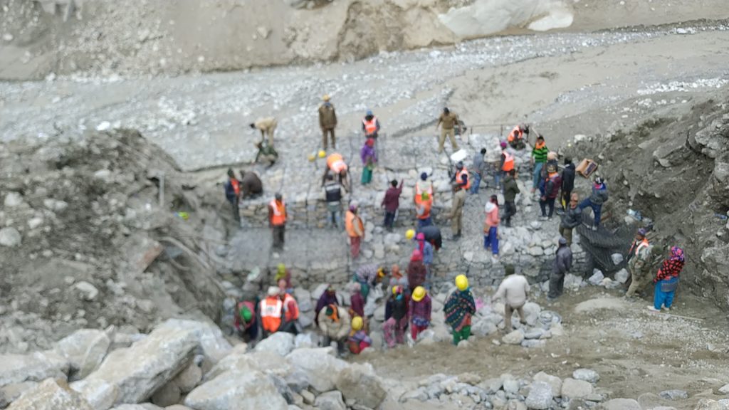 “यह सवाल उत्तराखंड के चुनावों में कहां हैं?”