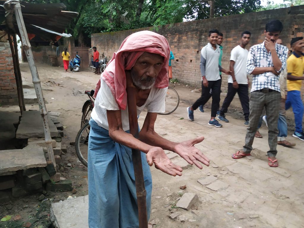 पूरी एक पीढ़ी के पंगु हो जाने का ख़तरा