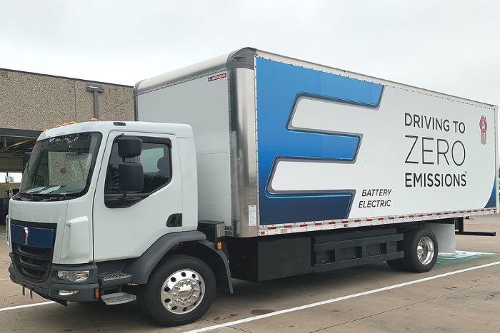 कंपनियों में सर्विस के लिए इलेक्ट्रिक वाहनों के इस्तेमाल का चलन बढ़ा