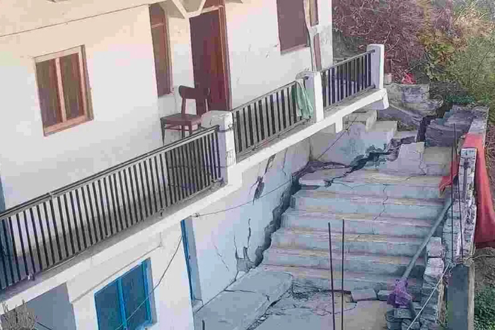 जोशीमठ पूरे विकास के मॉडल पर एक सवाल