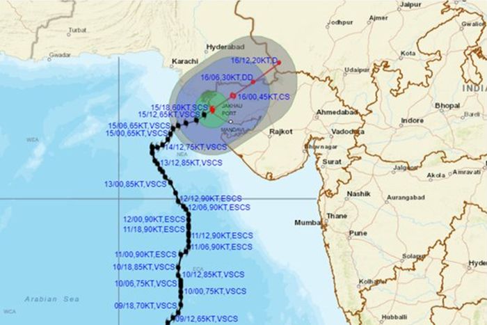 चक्रवात बिपरजॉय ने गुजरात के तटीय इलाकों में मचाई तबाही