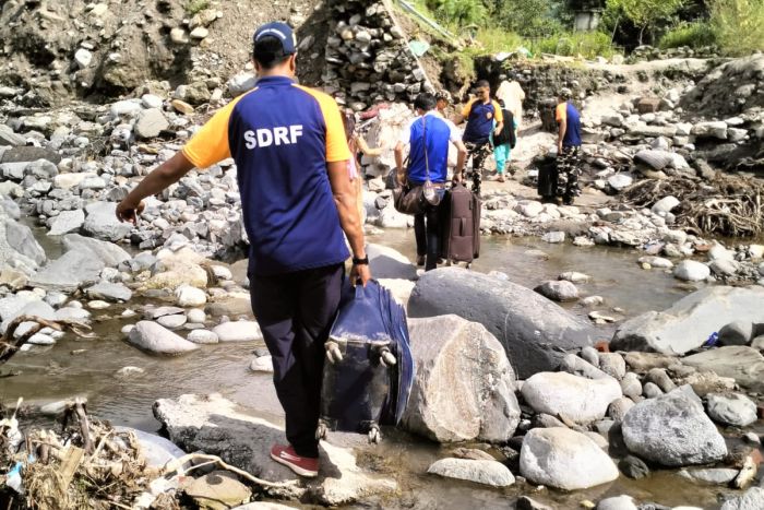 हिमाचल बाढ़ की मार: ‘ज़िन्दगी 25 साल पीछे चली गई’