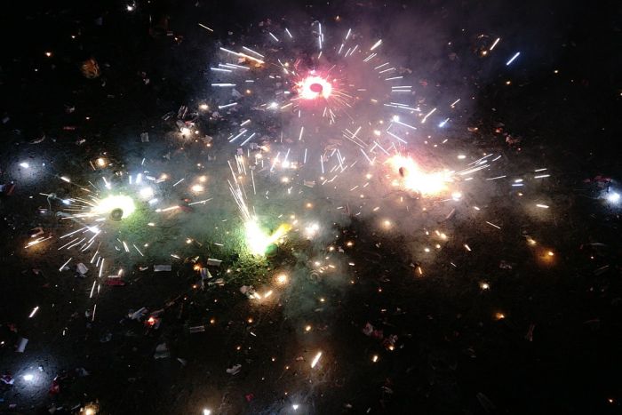 दिल्ली में इस साल भी बैन रहेंगे पटाखे, सुप्रीम कोर्ट ने कहा कहीं और जाकर जलाएं