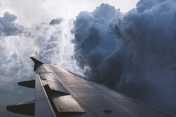 जलवायु संकट बना रहा है हवाई यात्रा को असुरक्षित