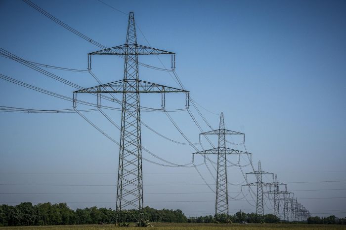 बिजली सौदों में तेज़ी लाने के लिए नवीकरणीय ऊर्जा की कीमतों को एक समान रखने वाले मानदंड रद्द