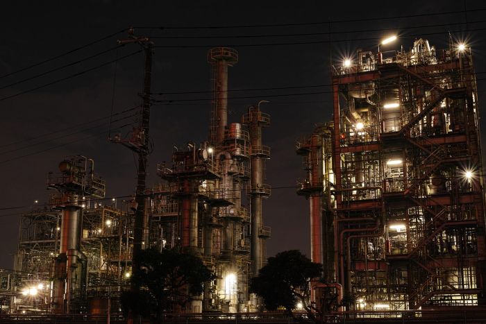 भारतीय रिफाइनरों ने अस्थाई रूप से रोकी रूसी तेल खरीद, अमेरिका से आयात संभव